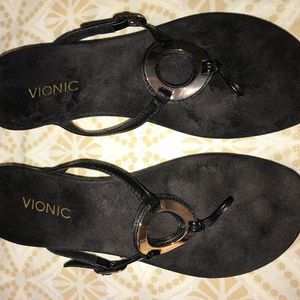 Vionic Orthotic Leather Thong Sandals, size 7.5.